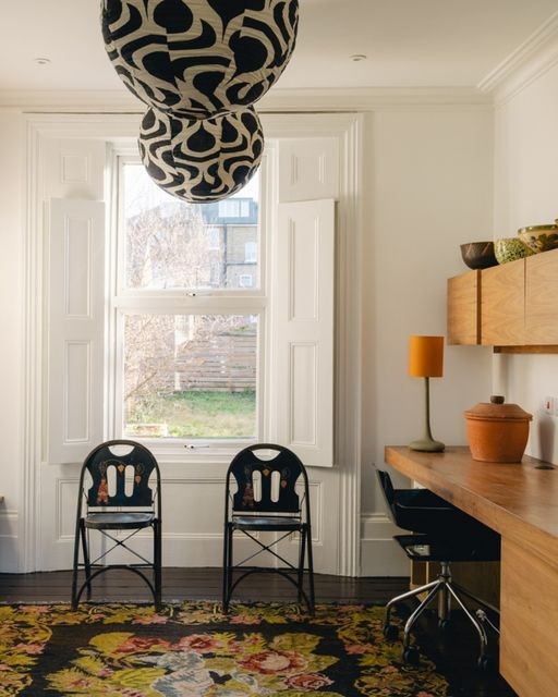 Traditional shutter box system interior